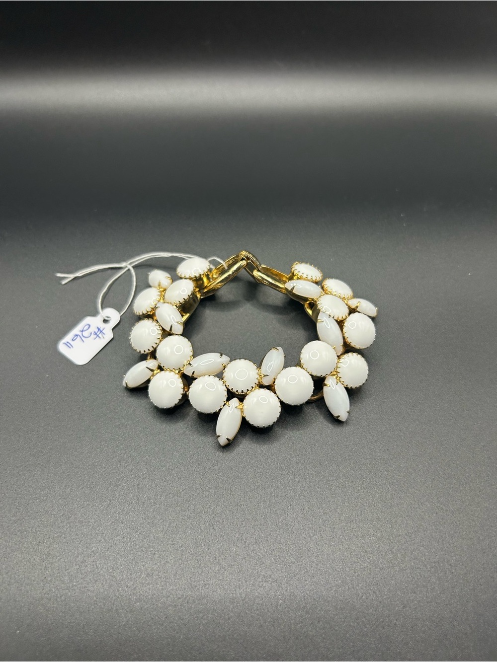 Vintage 1960s Juliana DeLizza & Elster milk glass link bracelet.